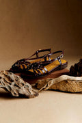 Gilbia - Sandalias Tachuelas Metálicas y Aberturas en Marrón Oscuro para Verano