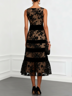 Cordelia | Vestido midi evasé con estampado floral negro