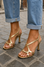 Estíbaliz Tacones Dorados Metálicos con Tiras Cruzadas para Verano