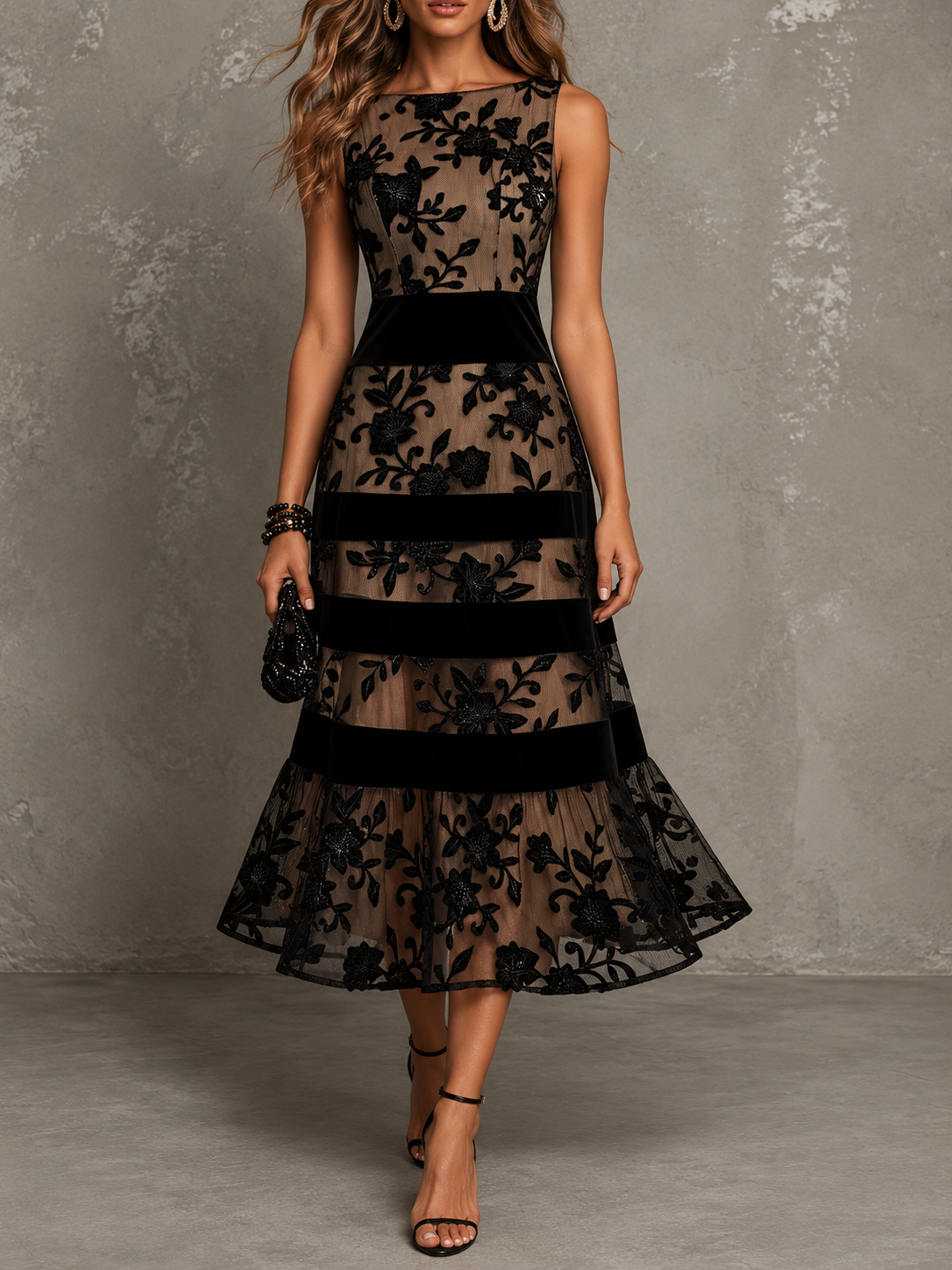 Cordelia | Vestido midi evasé con estampado floral negro