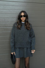 Conjunto de jersey y falda de punto