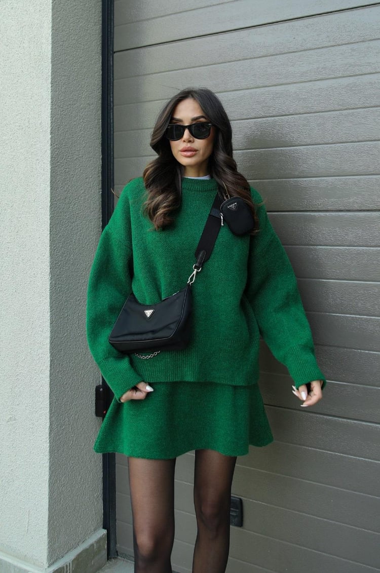 Conjunto de jersey y falda de punto
