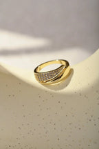 Anillo elegante con piedras preciosas Lucrecia