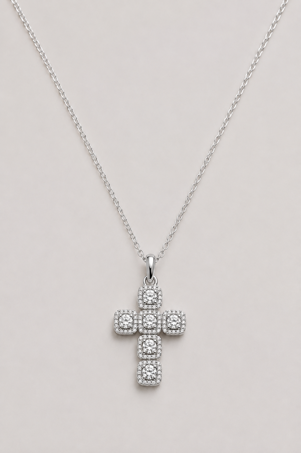 Collar Elara
