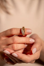 Anillo elegante con piedras preciosas Lucrecia