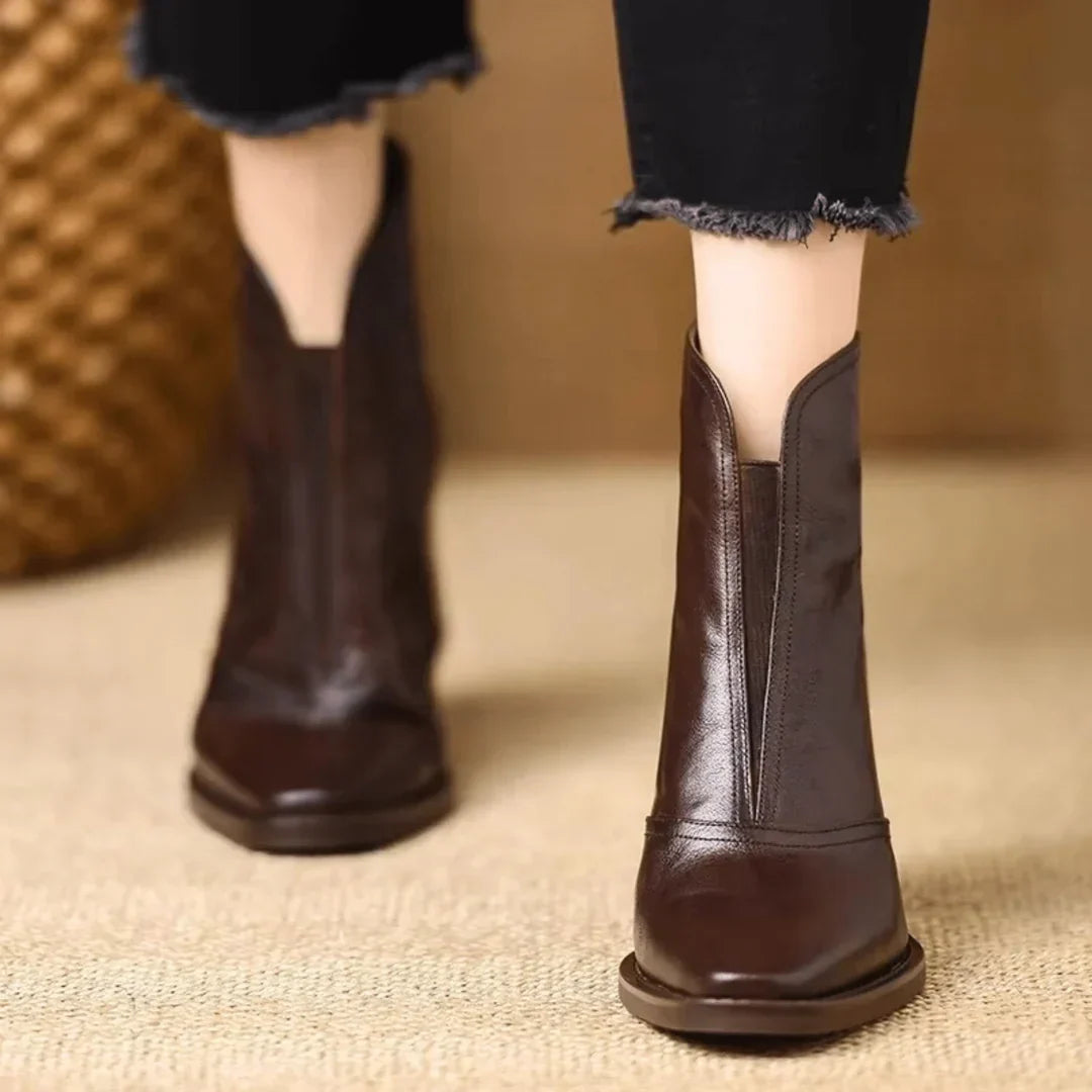 Claudia | Botines de Lujo con Tacón Medio